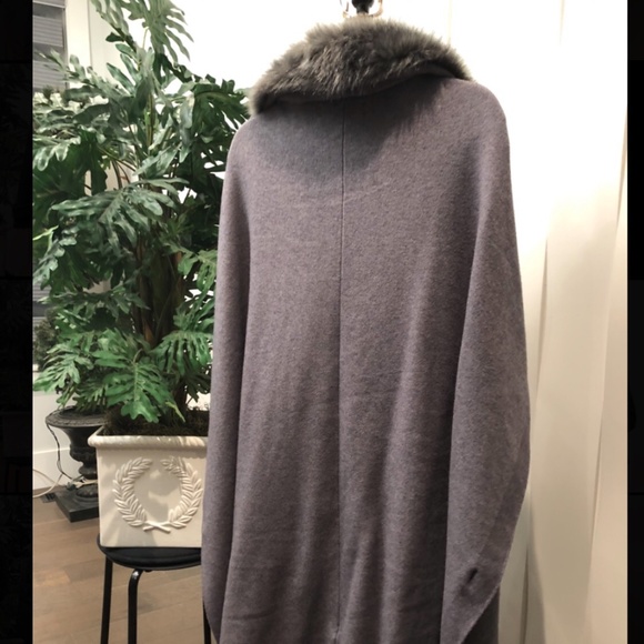 Cape coat - Picture 2 of 3